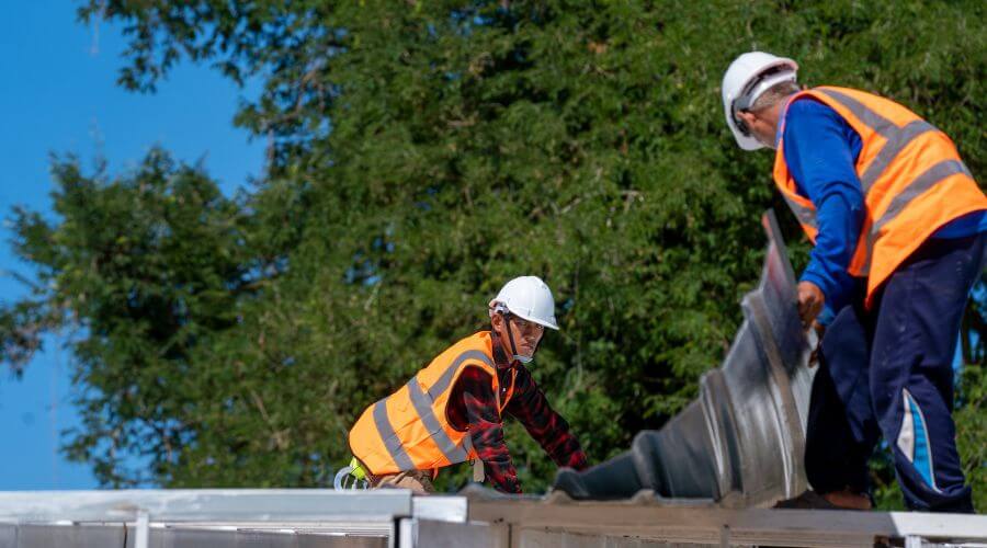 Expert Emergency Roof Repairs services in Dewitt, MI